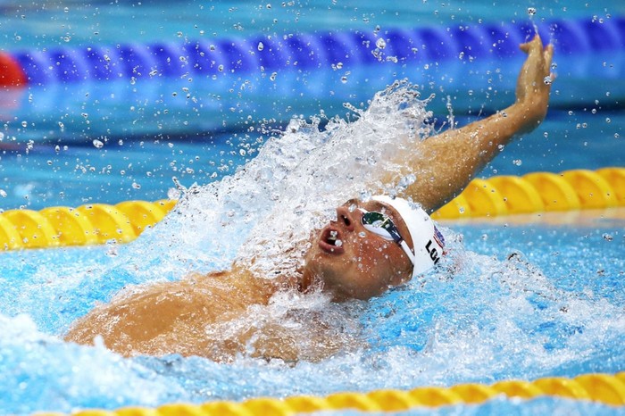 Ryan Lochte của Mỹ đang tranh tài nội dung 200m bơi ngửa nam.